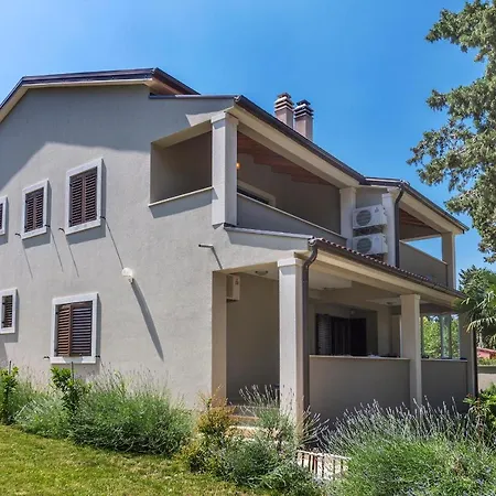 Apartman Mikaela *