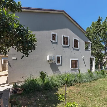 Apartment Mikaela *